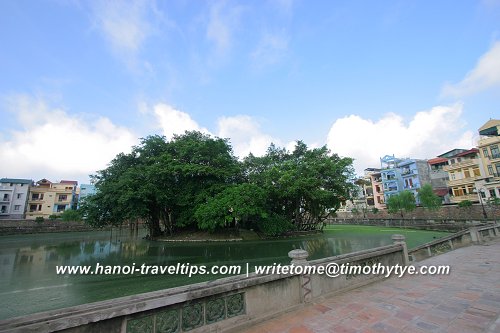 Lake in front of the Temple of Literature