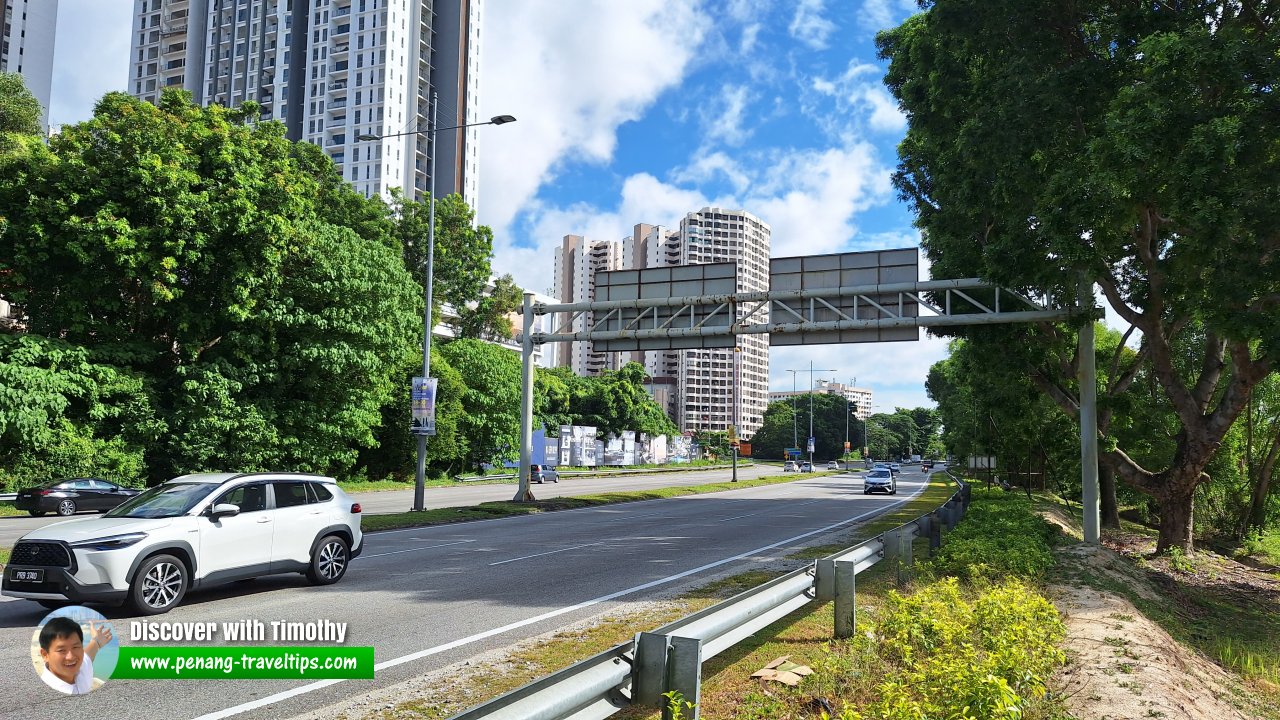 Tun Dr Lim Chong Eu Expressway passing through Batu Uban