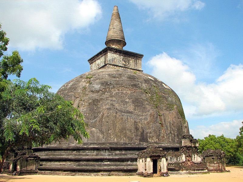 Discover Polonnaruwa (පොළොන්නරුව), Sri Lanka